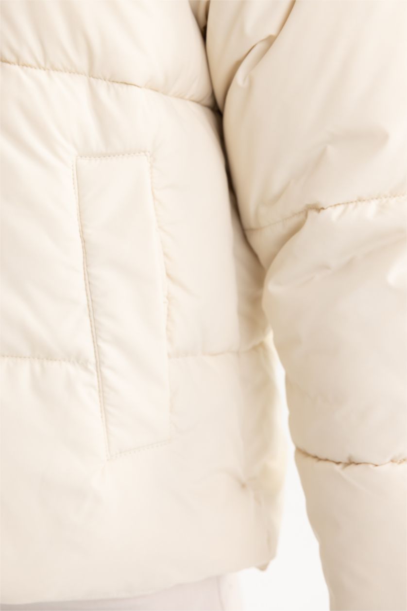 Kadın Bej Su İtici Şişme Mont Oversize Geniş Kalıp Kapüşonlu İçi Suni Kürklü Fermuarlı Cepli