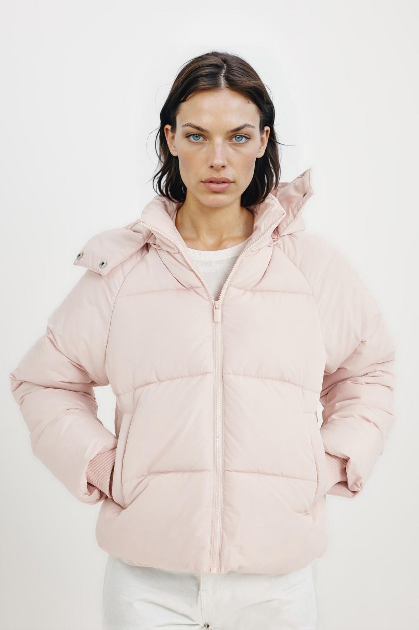 Kadın Açık Pembe Su İtici Puffer Şişme Mont Oversize Geniş Kalıp Kapüşonlu İçi Suni Kürklü Fermuarlı Cepli