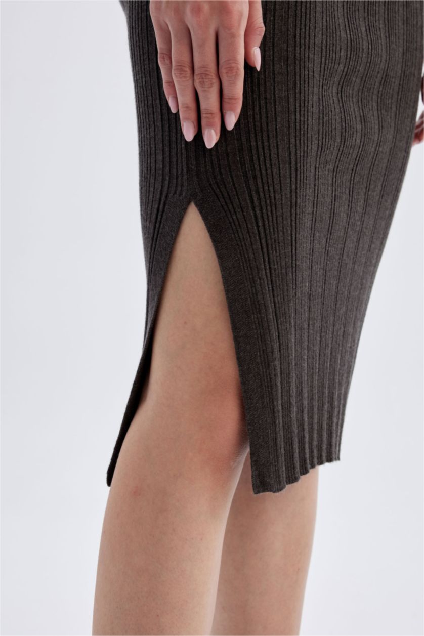 Kadın Antrasit Slim Fit Dar Kesim Basic Düz Yırtmaçlı Triko Midi Etek