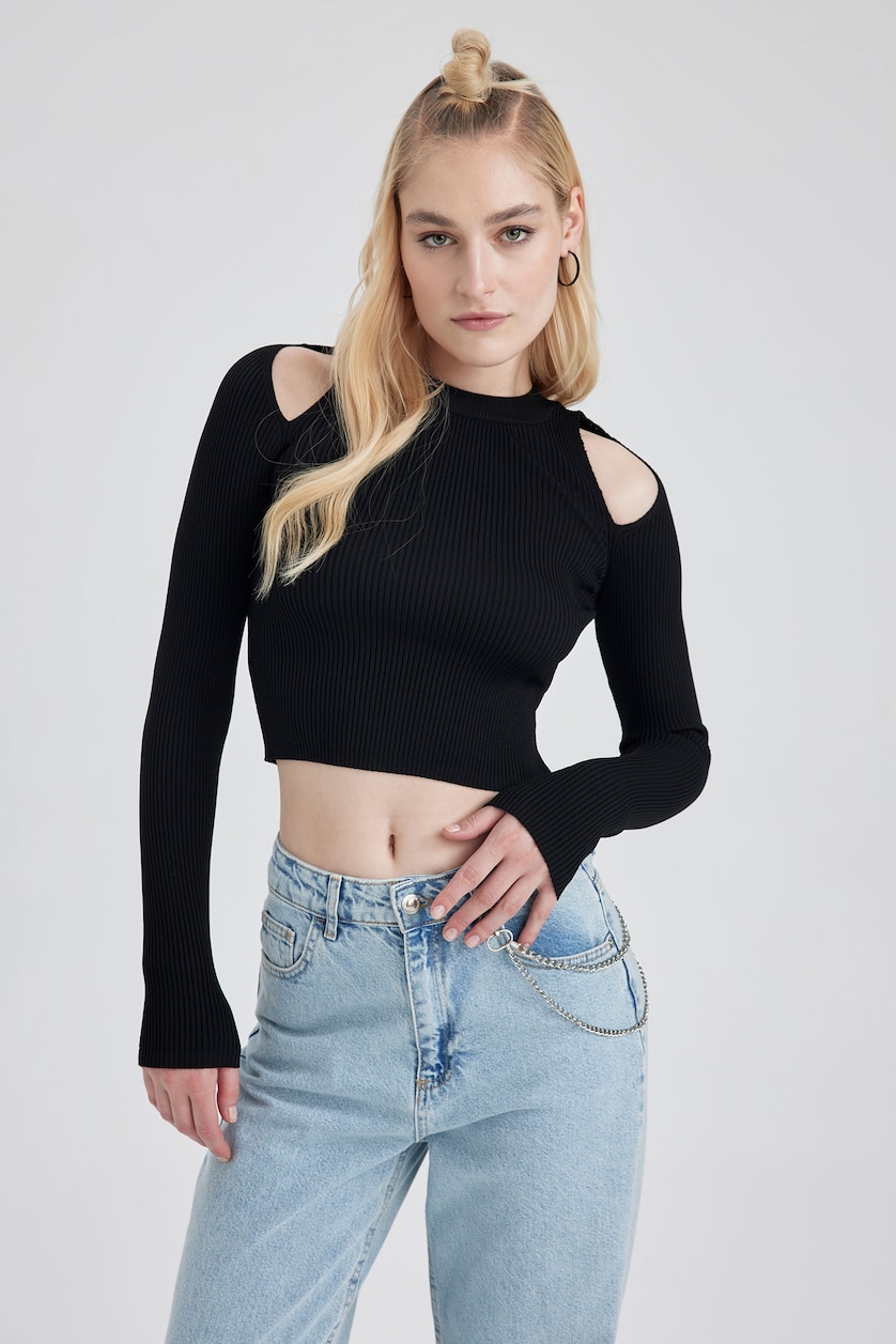 Women Black Slim Fit Knitwear Pullover