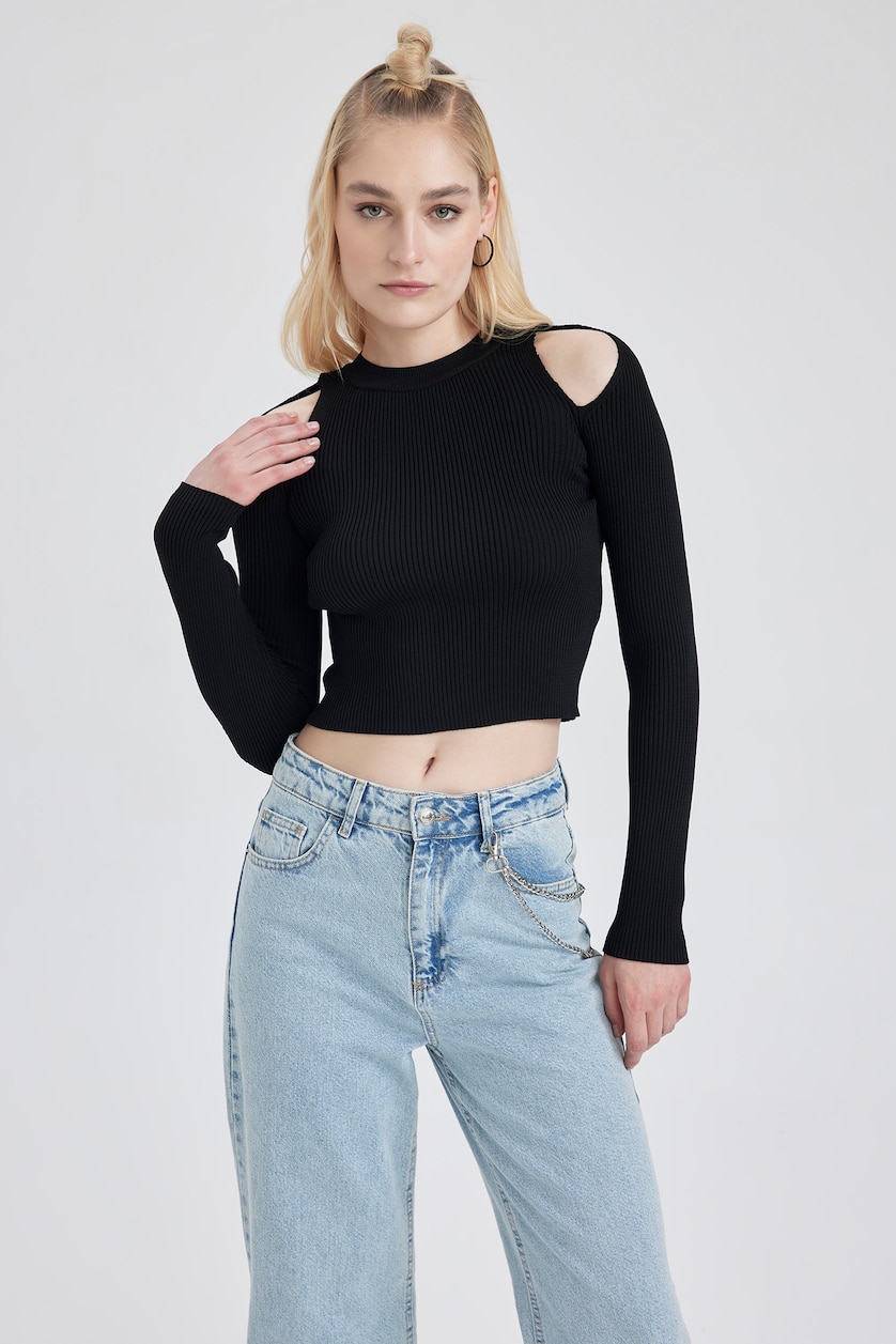 Women Black Slim Fit Knitwear Pullover