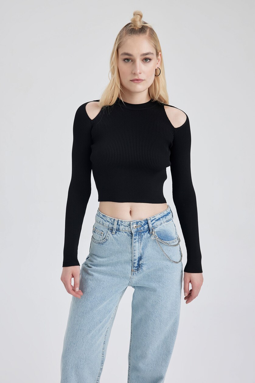 Women Black Slim Fit Knitwear Pullover