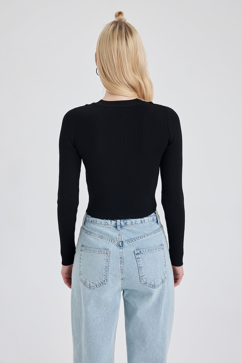 Women Black Slim Fit Knitwear Pullover