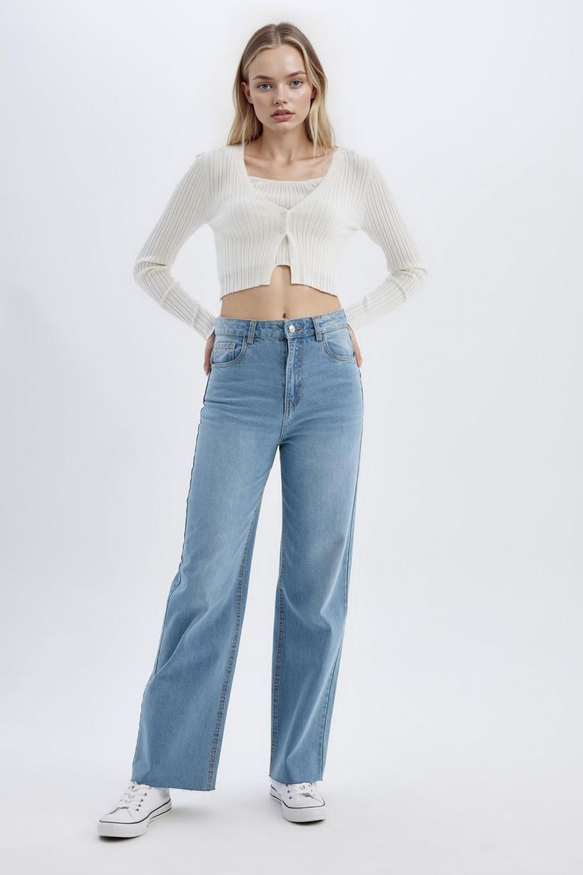 Kadın Ekru Regular Fit Crop Düğmeli V Yaka Triko Hırka