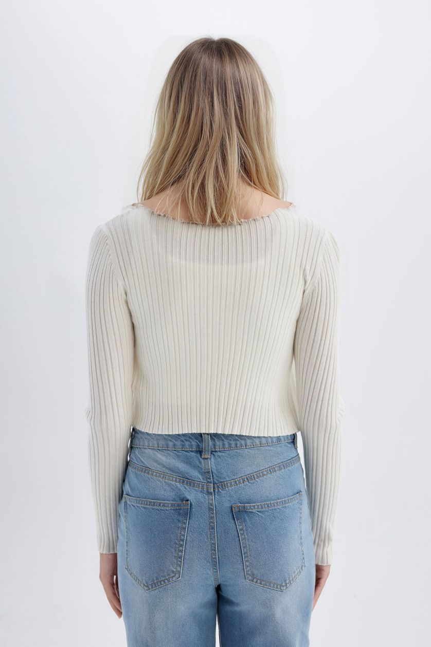 Kadın Ekru Regular Fit Crop Düğmeli V Yaka Triko Hırka