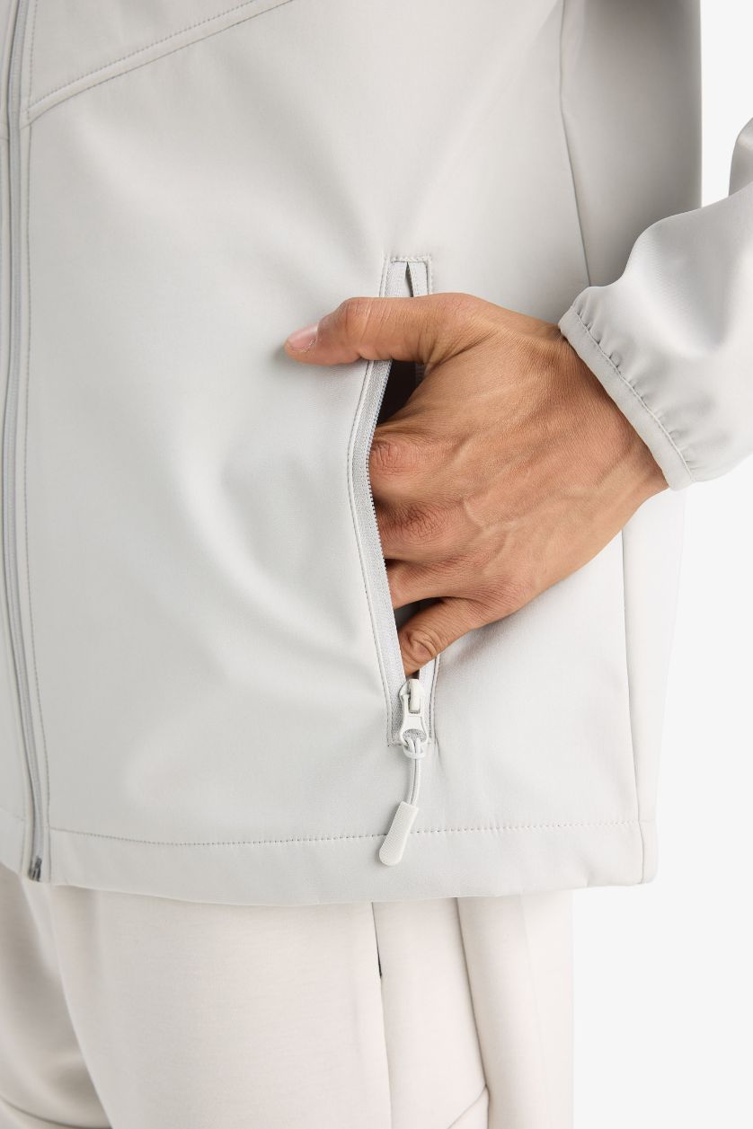 رجالي اللون الحجري جاكيت مطر وتر بروف خفيف سوفتشيل قصة عادية من DeFactoFit