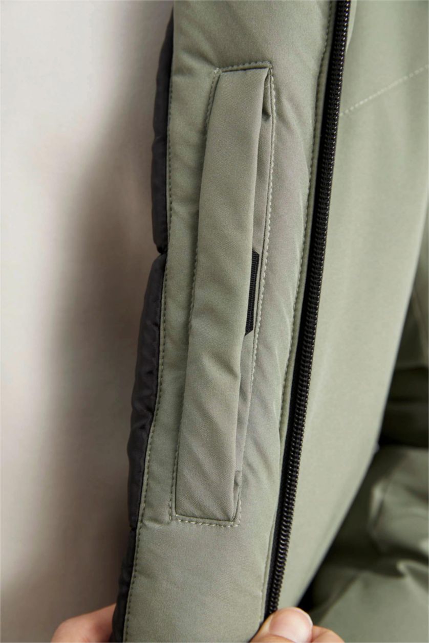 Erkek Açık Haki Su İtici Termometreli Slim Fit Dar Kesim Polar Kapüşonlu Fermuarlı Kışlık Mont