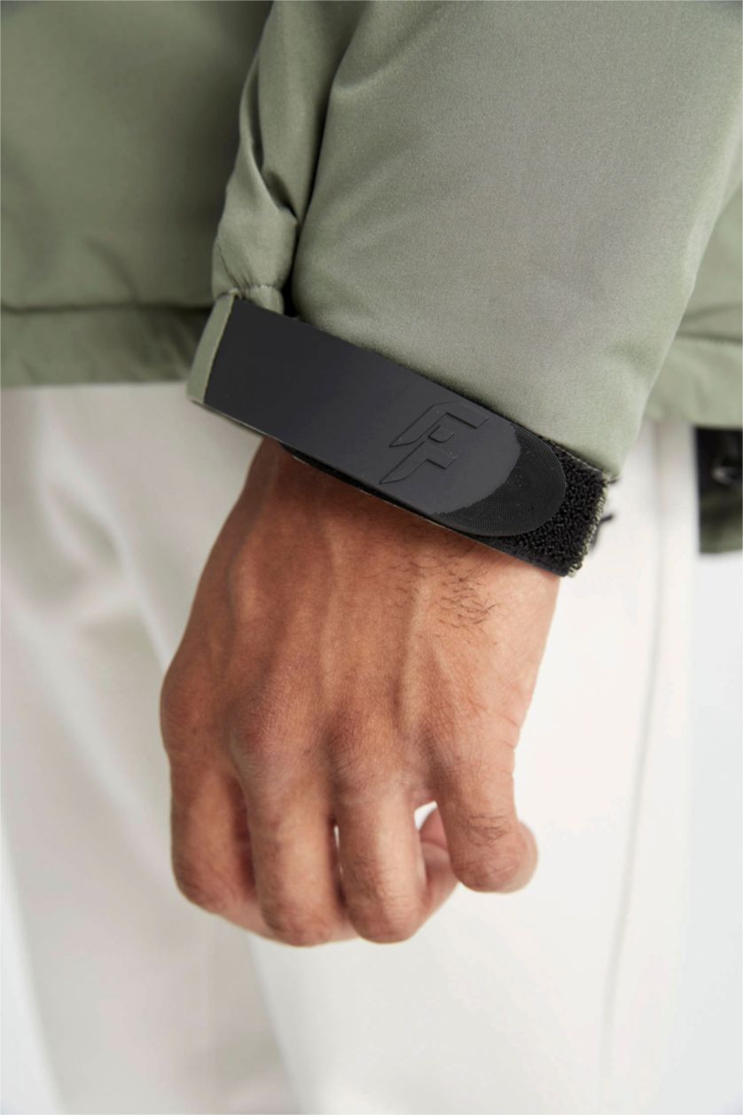 Erkek Açık Haki Su İtici Termometreli Slim Fit Dar Kesim Polar Kapüşonlu Fermuarlı Kışlık Mont