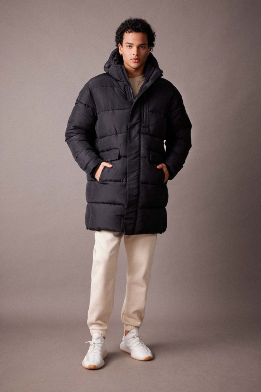 Man Black Water Repellent Zipper Coat