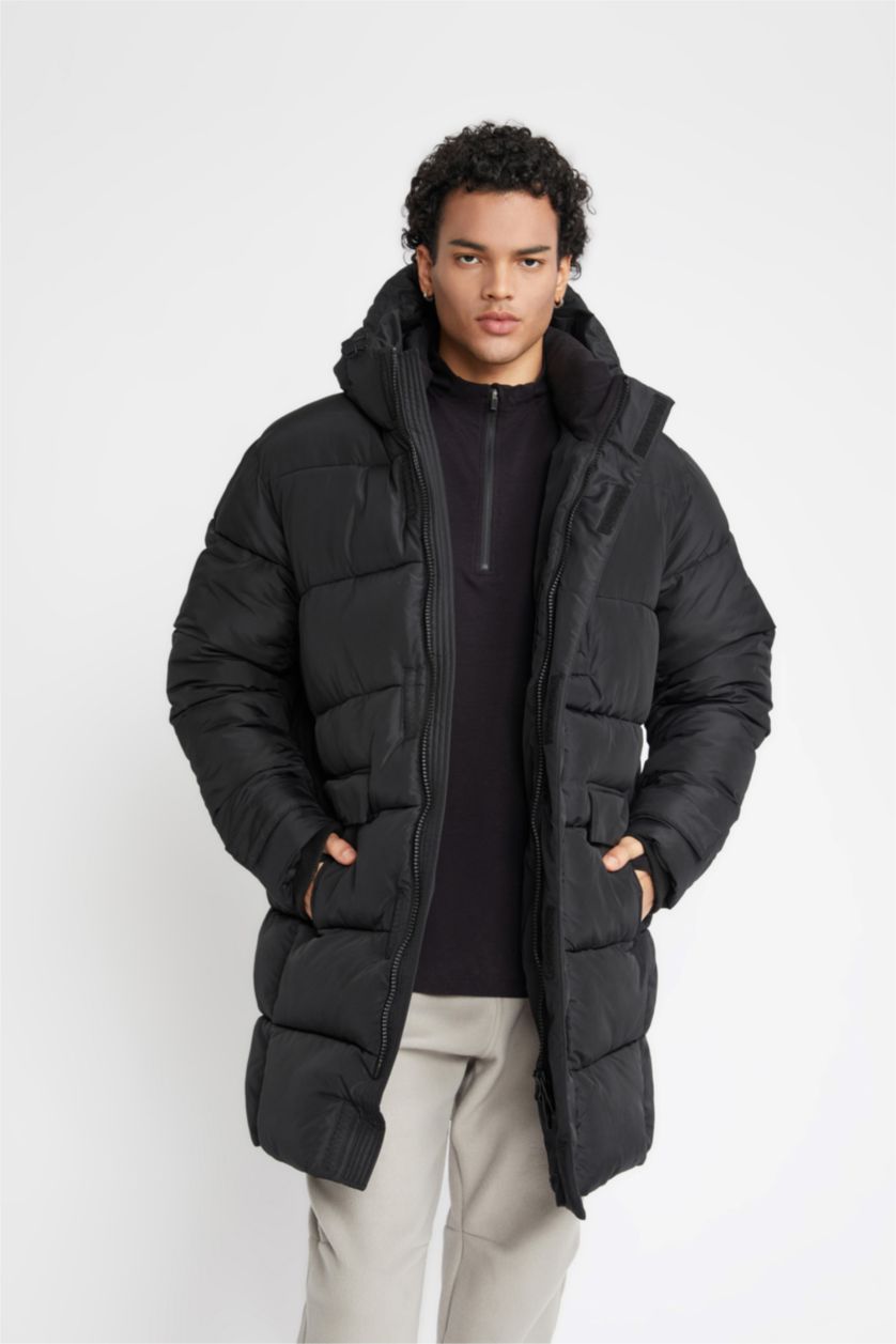 Man Black Water Repellent Zipper Coat