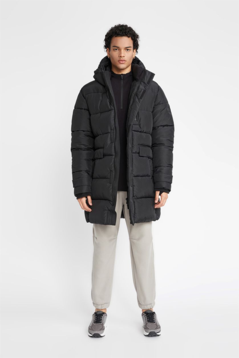 Man Black Water Repellent Zipper Coat