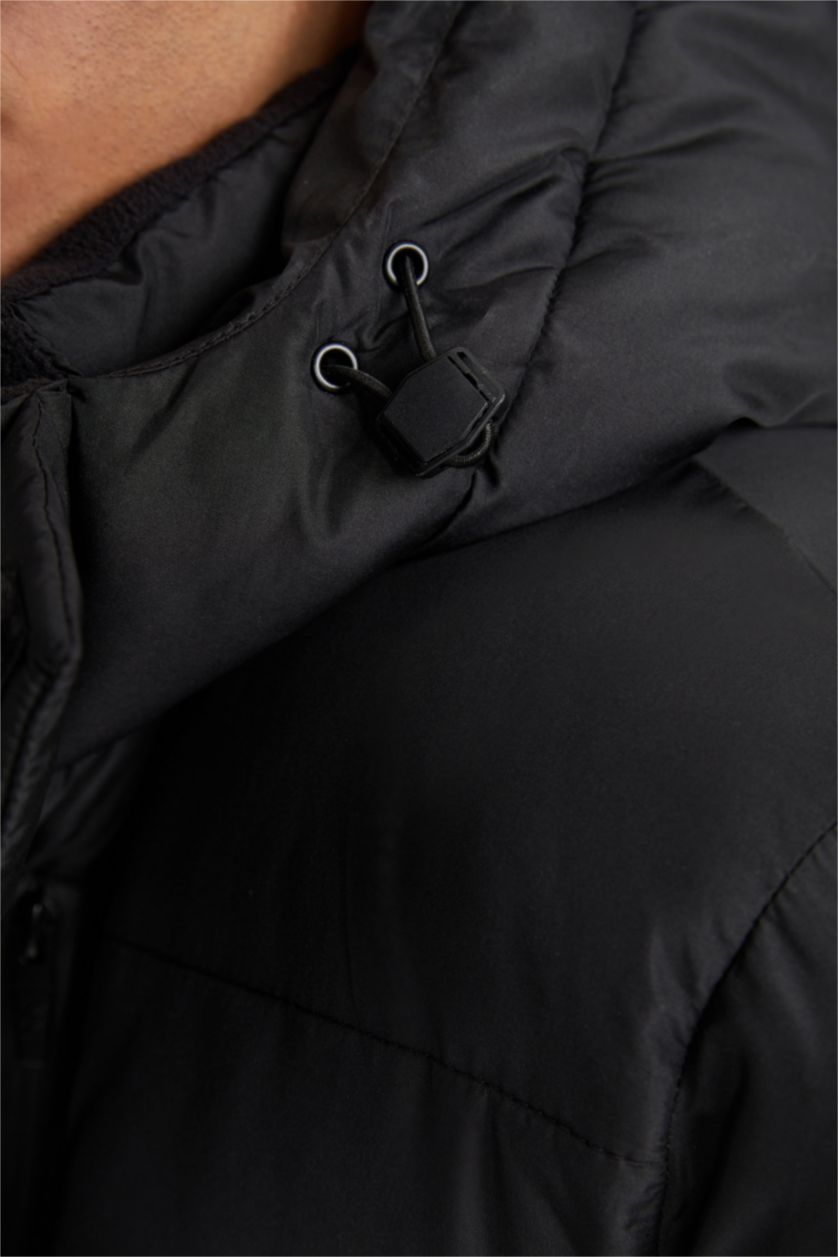 Man Black Water Repellent Zipper Coat