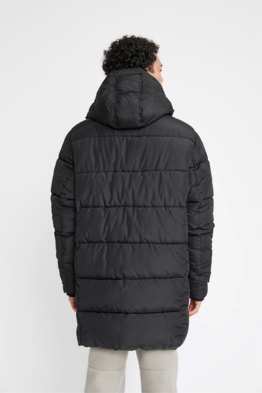 Man Black Water Repellent Zipper Coat