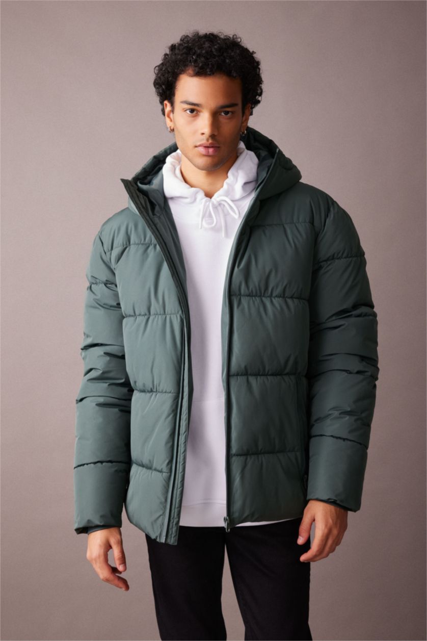 MAN Green Regular Fit Hooded Puffer Jacket