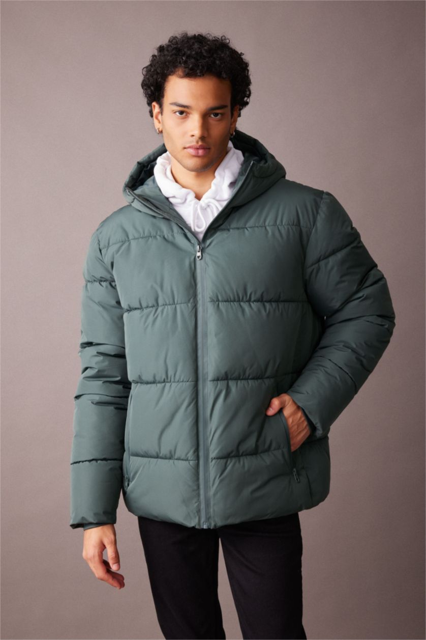 MAN Green Regular Fit Hooded Puffer Jacket