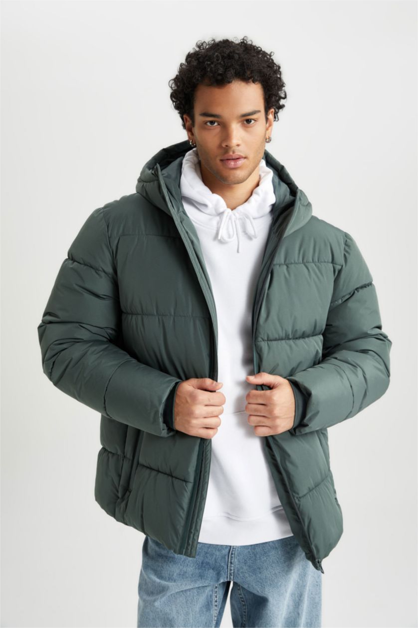 MAN Green Regular Fit Hooded Puffer Jacket