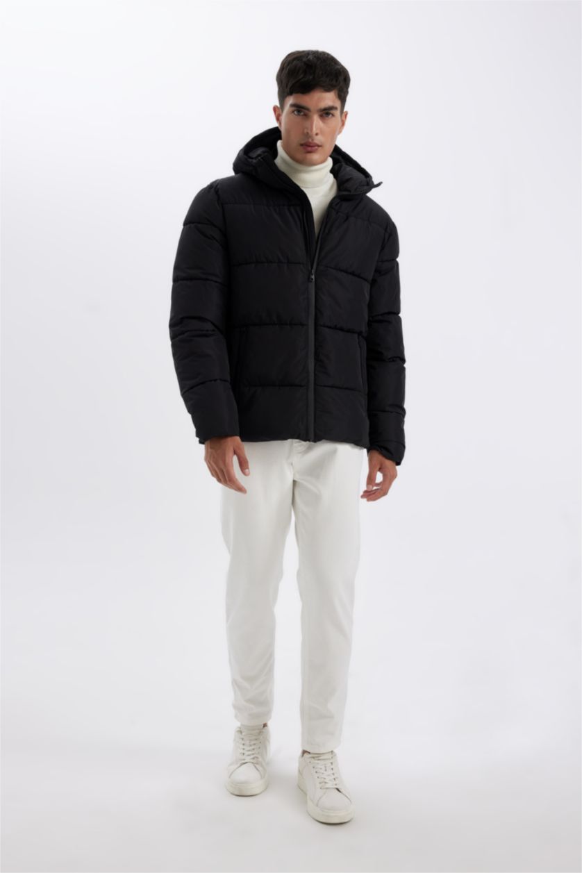 Erkek Siyah Kapüşonlu Fermuarlı Çift Cepli Şişme Mont