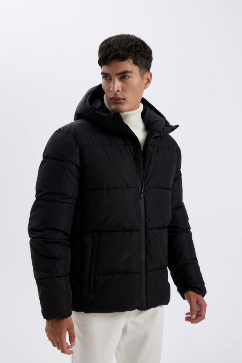 Erkek Siyah Kapüşonlu Fermuarlı Çift Cepli Şişme Mont