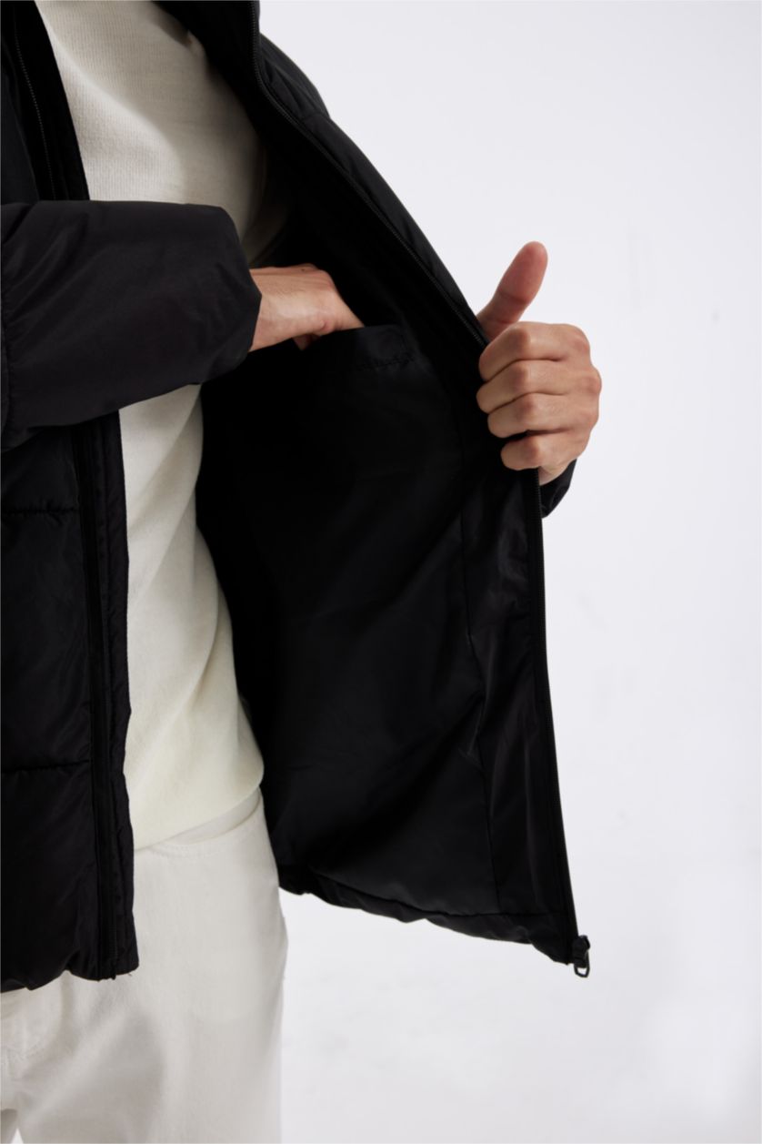 Erkek Siyah Kapüşonlu Fermuarlı Çift Cepli Şişme Mont