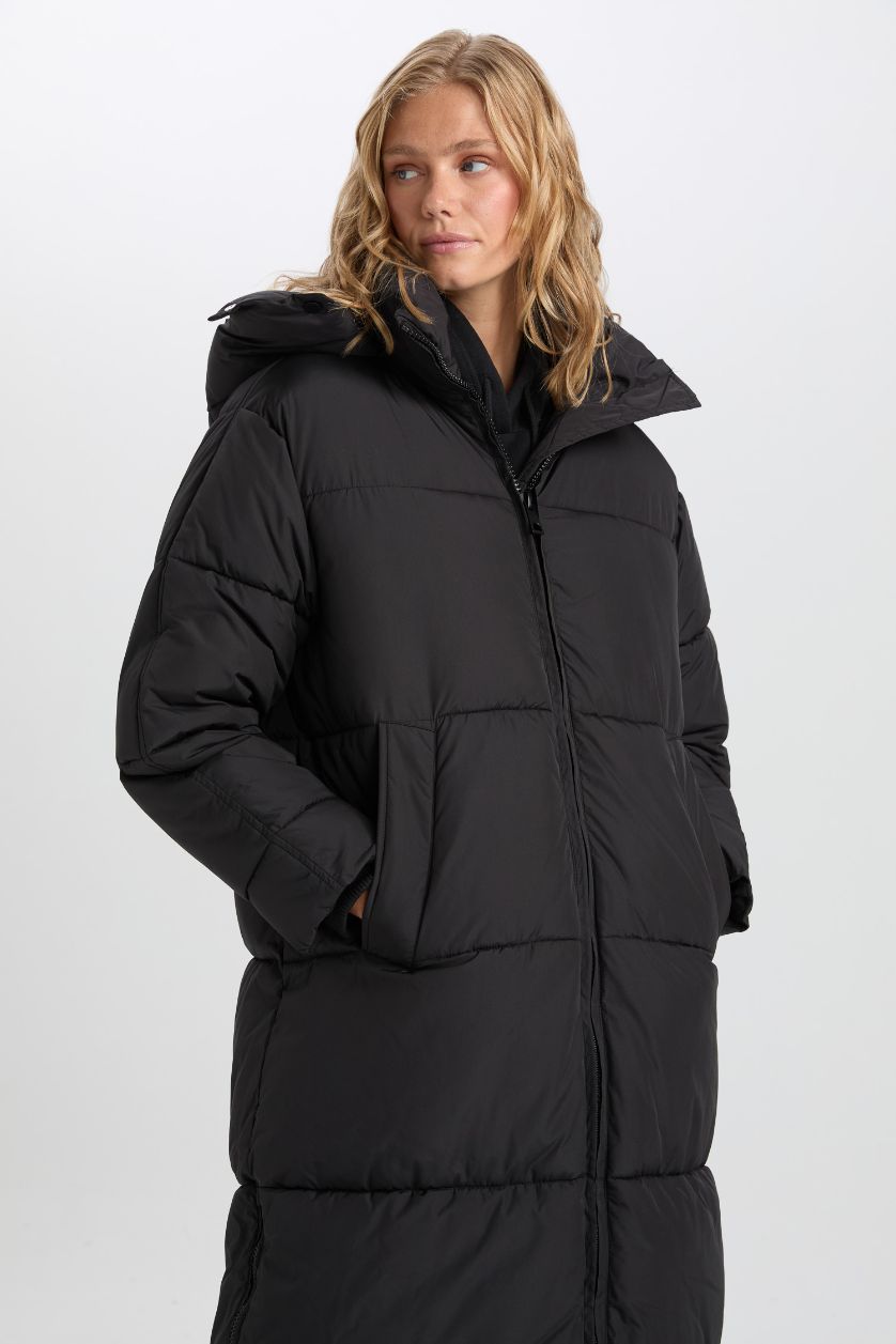 Kadın Siyah Su Geçirmez Uzun Şişme Mont Parka Isı Yalıtımlı Kapüşonlu Kapitoneli Fermuarlı Cepli