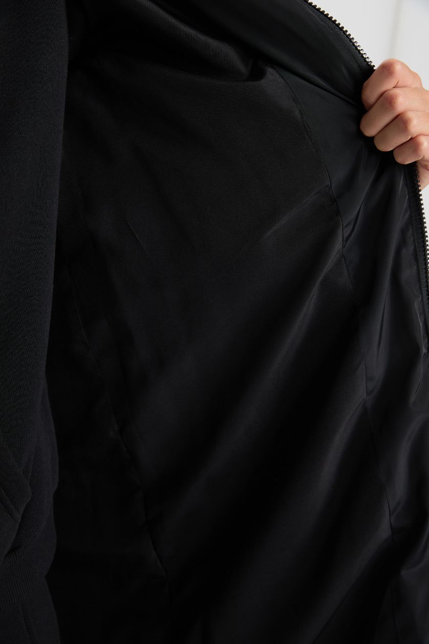 Kadın Siyah Su Geçirmez Uzun Şişme Mont Parka Isı Yalıtımlı Kapüşonlu Kapitoneli Fermuarlı Cepli