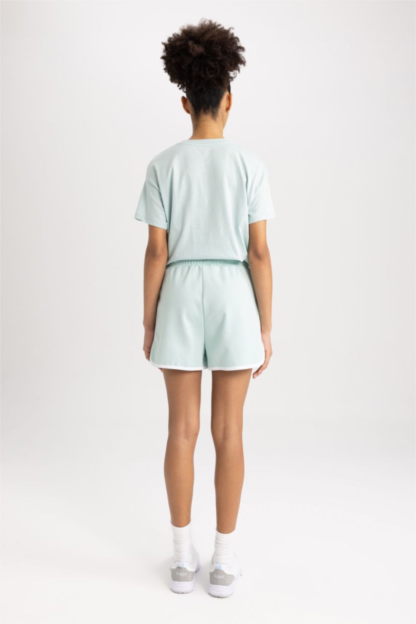 نساء نعناع شورت قصة عادية بطباعة الشعار