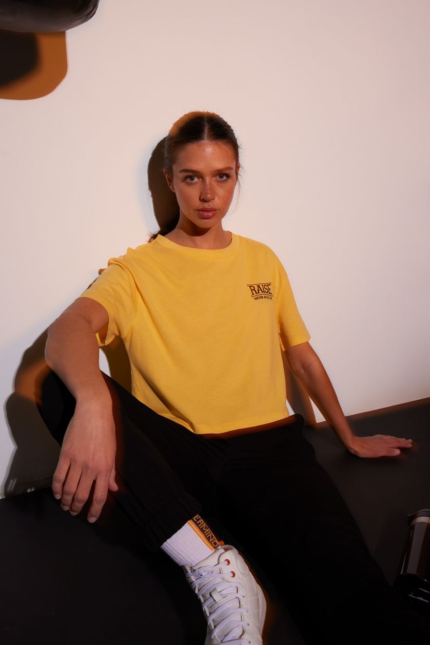 FEMME Jaune T-shirt de sport en coton à manches courtes et col rond de DeFactoFit
