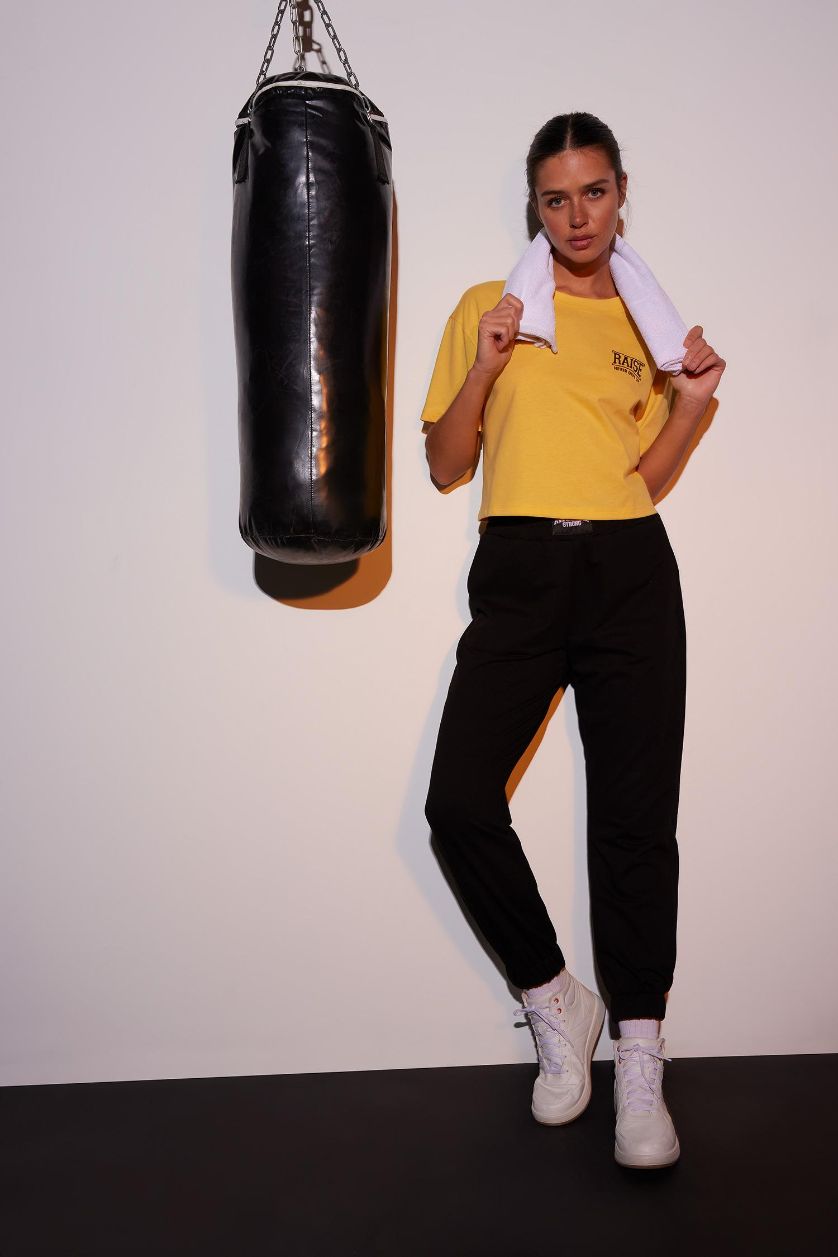 FEMME Jaune T-shirt de sport en coton à manches courtes et col rond de DeFactoFit