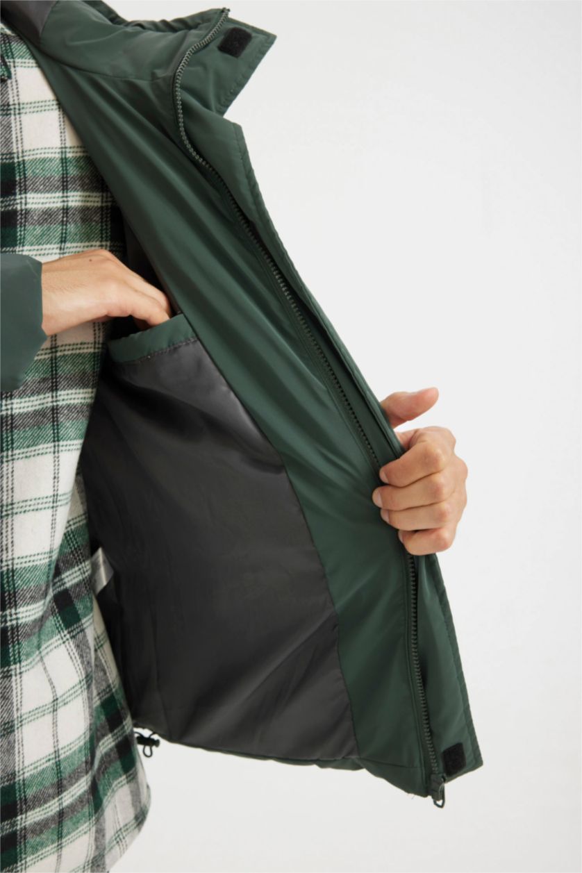 Erkek Yeşil Su Geçirmez Kapüşonlu Mont Fermuarlı Çıtçıtlı Cepli