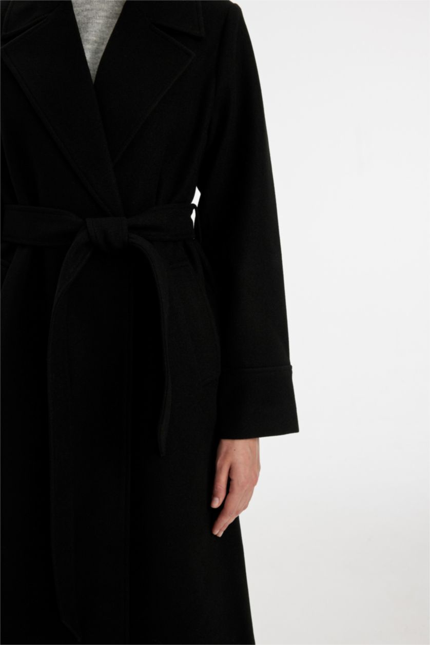 Kadın Siyah Regular Kalıp Kruvaze Yaka Cepli Kemerli Uzun Kaşe Kaban