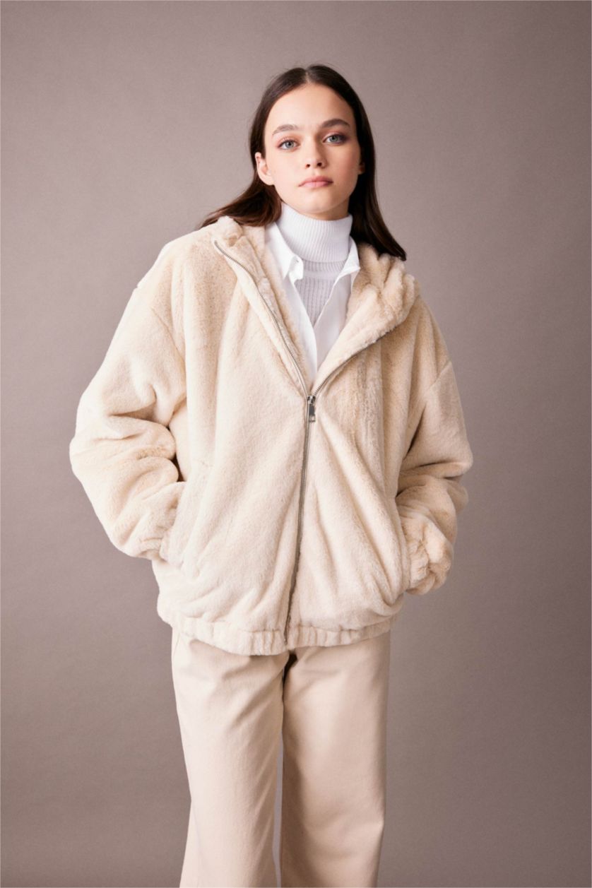 Woman Sand Faux Fur