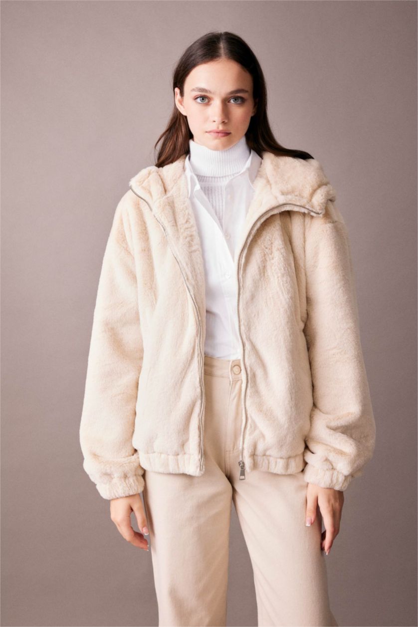 Woman Sand Faux Fur