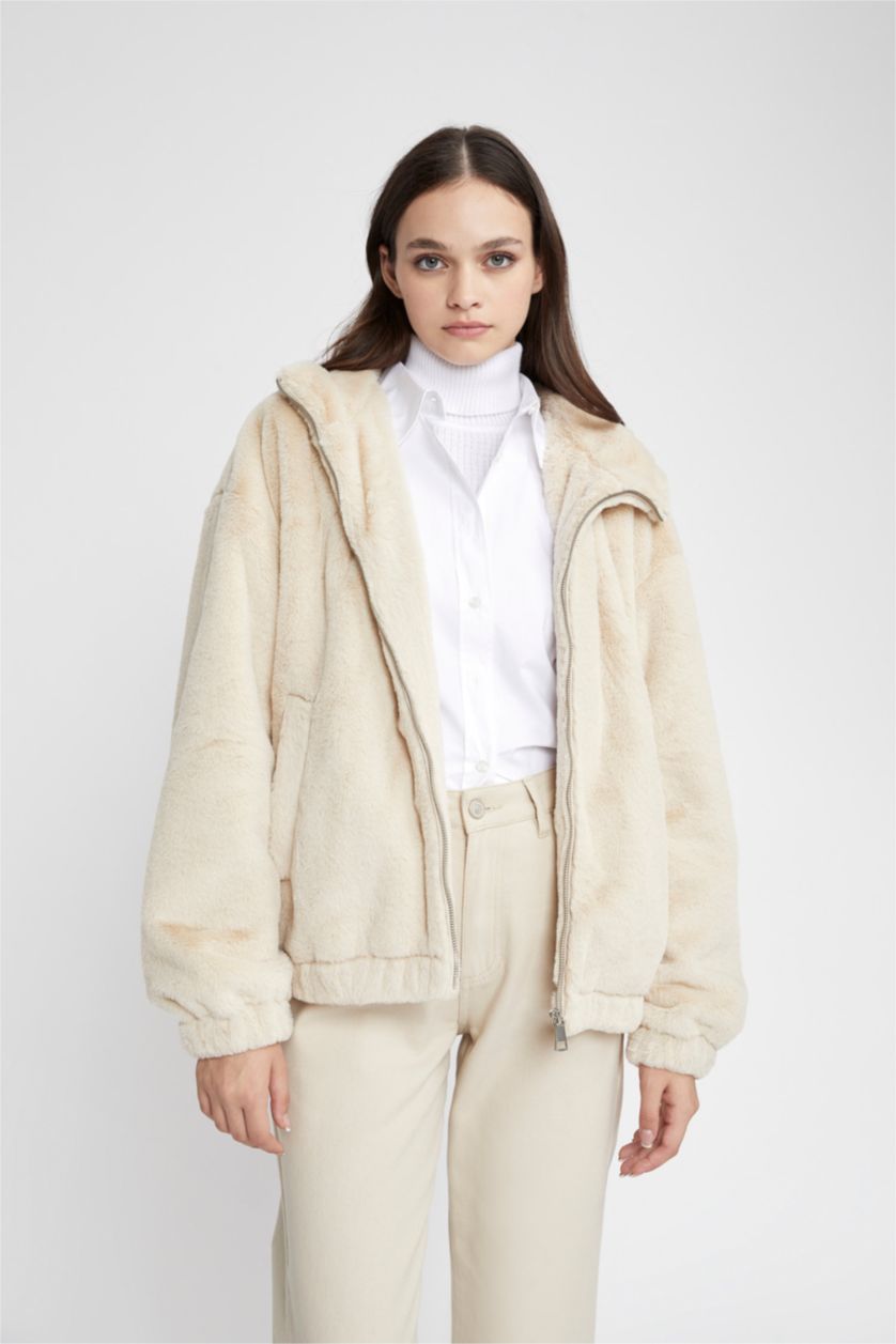 Woman Sand Faux Fur
