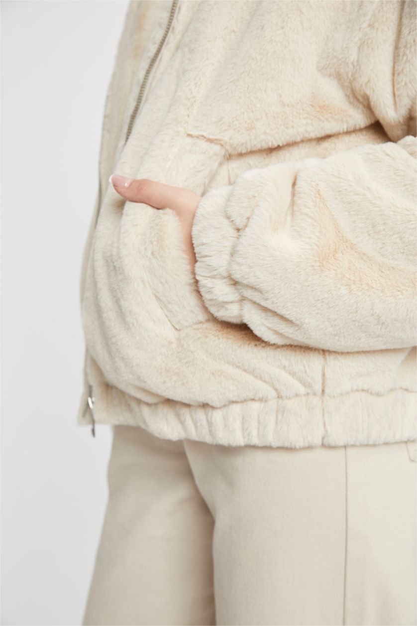 Woman Sand Faux Fur