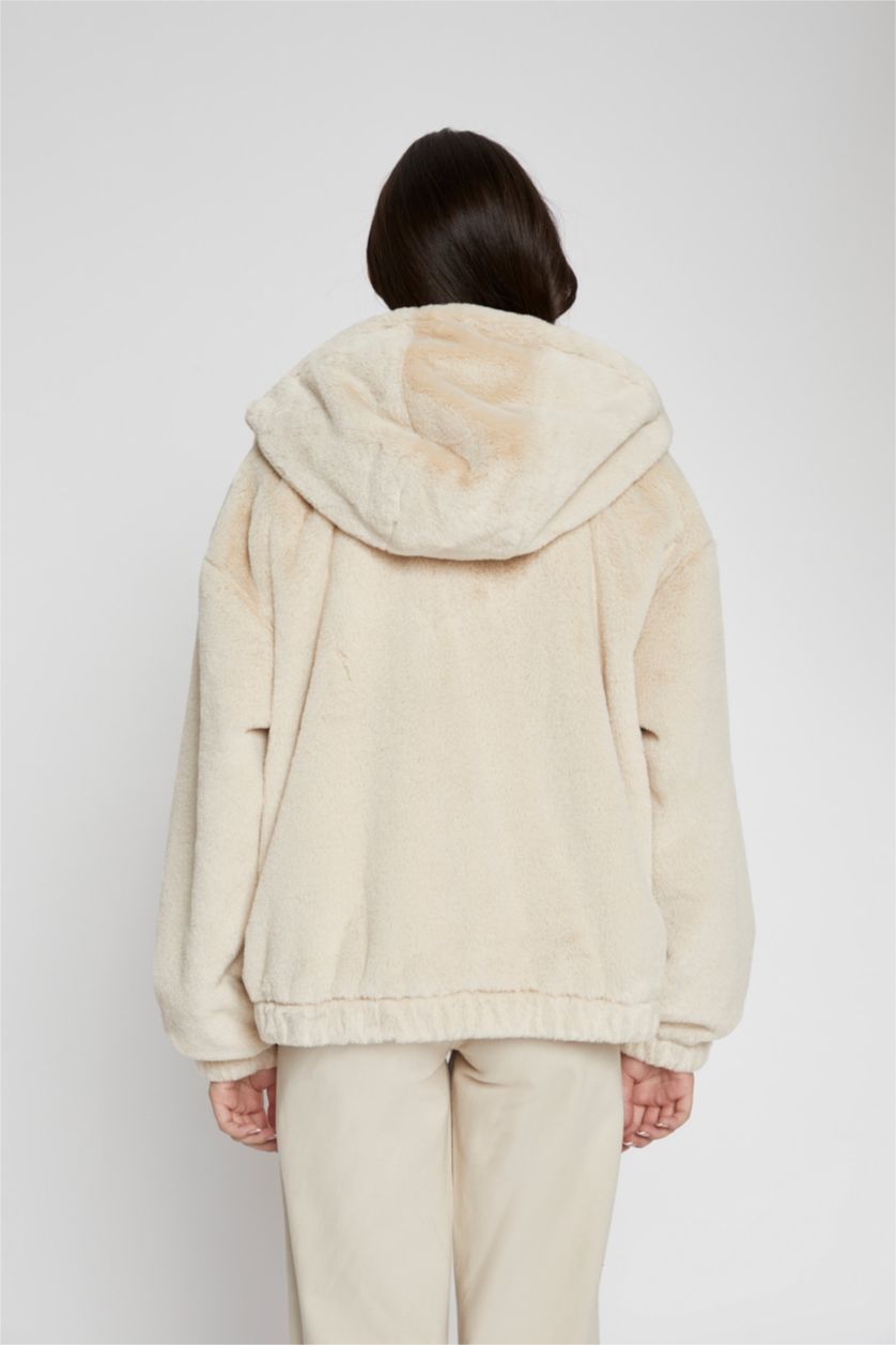 Woman Sand Faux Fur