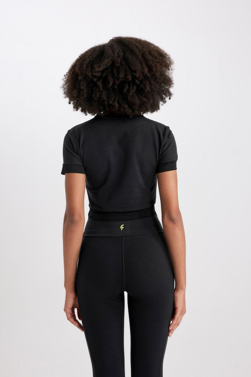 Kadın Siyah Crop Bisiklet Yaka Sporcu Kısa Kollu Tişört