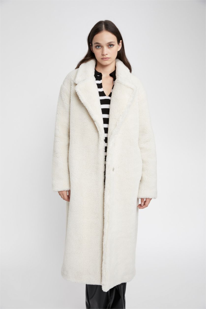 حريمي اللون الرملي جاكيت طويل فرو صناعي قصة عادية