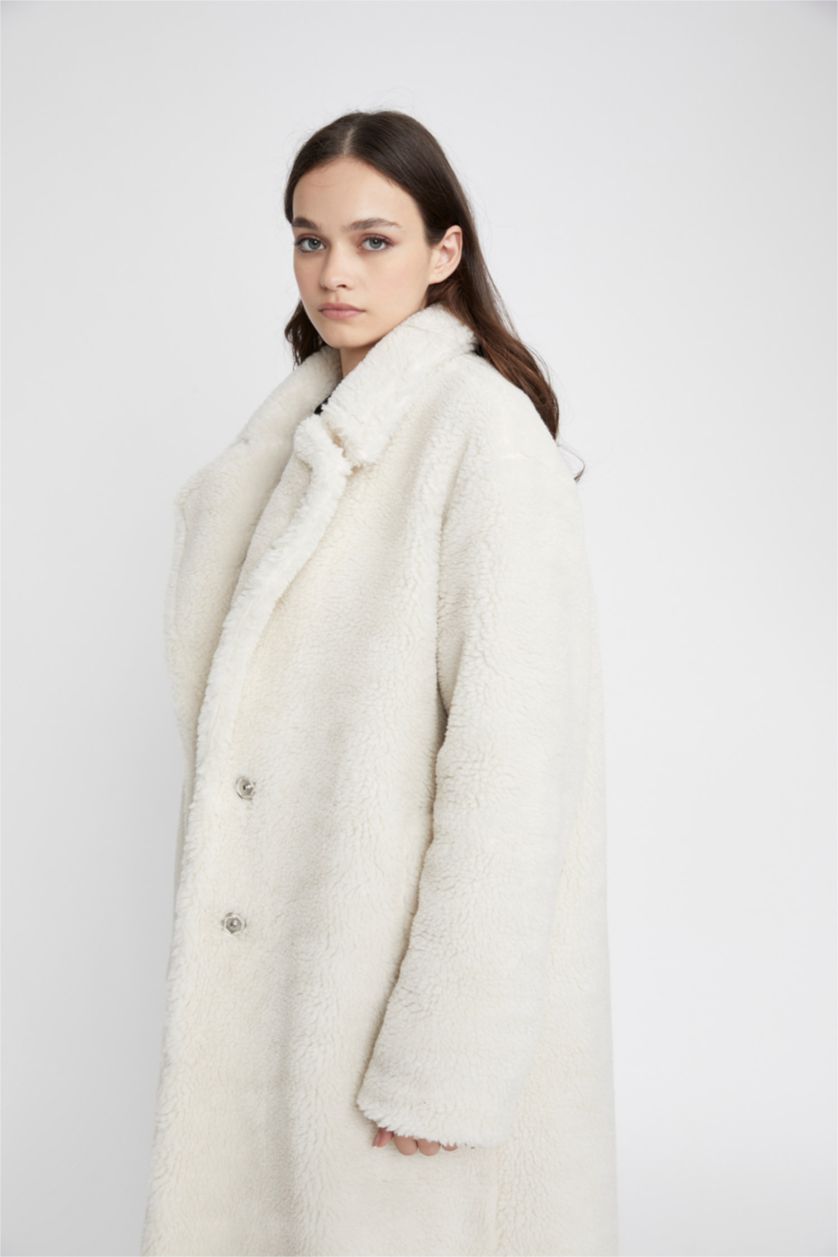 حريمي اللون الرملي جاكيت طويل فرو صناعي قصة عادية