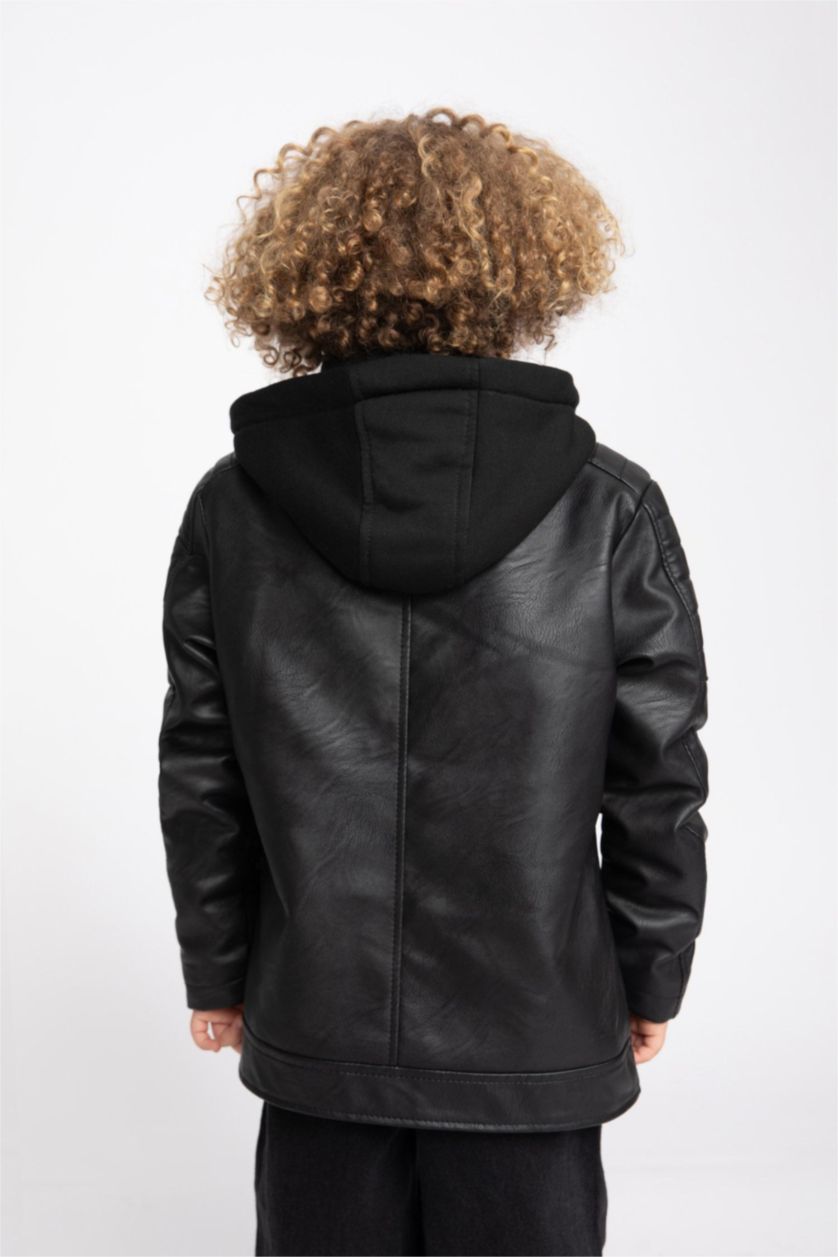 أولاد أسود جاكيت جلد صناعي بغطاء للرأس من القطيفة