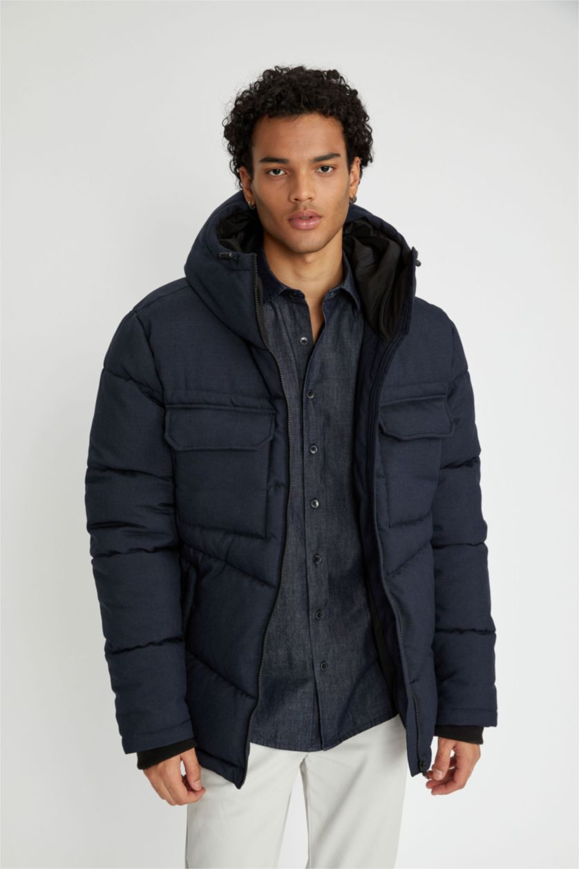 Erkek Lacivert Slim Fit Dar Kesim Şişme Mont Kapüşonlu Fermuarlı Çift Cepli