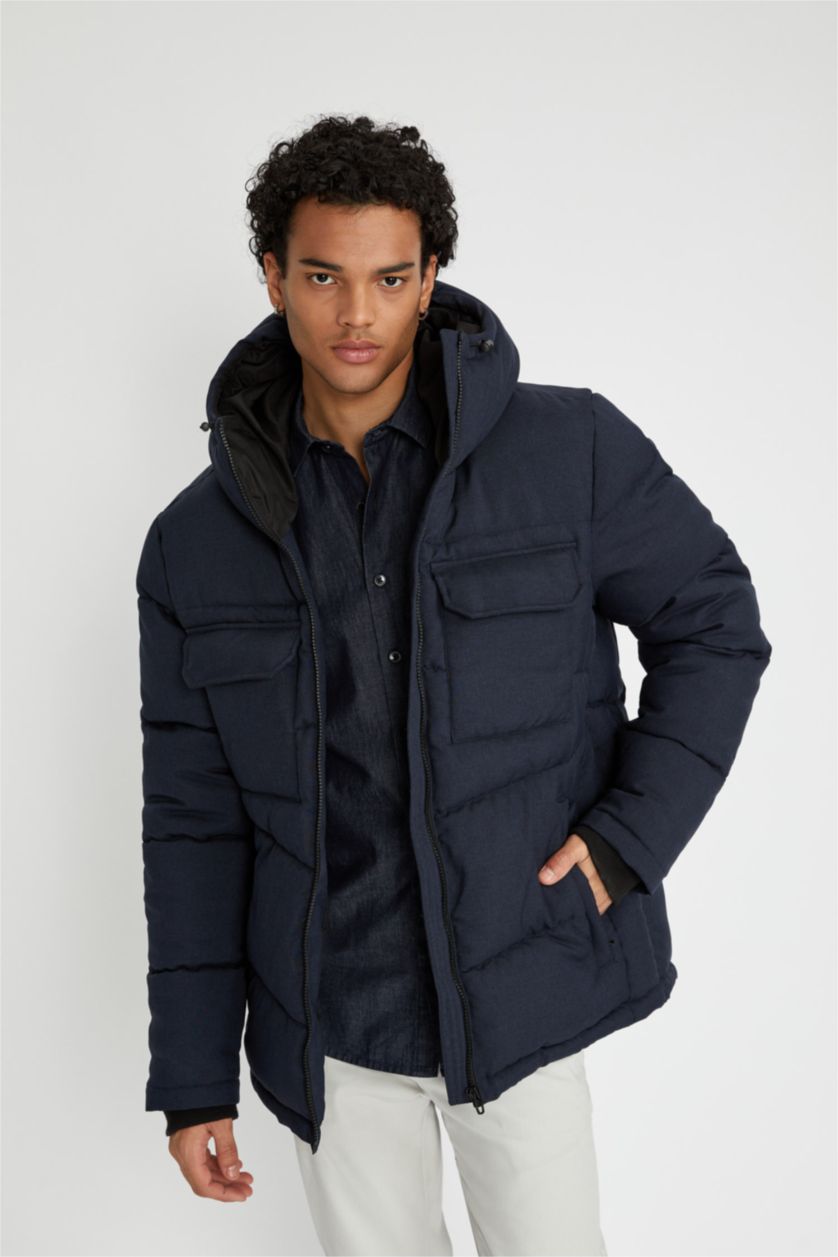 Erkek Lacivert Slim Fit Dar Kesim Şişme Mont Kapüşonlu Fermuarlı Çift Cepli