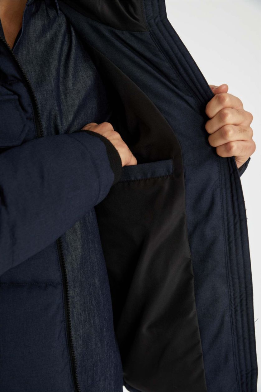 Erkek Lacivert Slim Fit Dar Kesim Şişme Mont Kapüşonlu Fermuarlı Çift Cepli