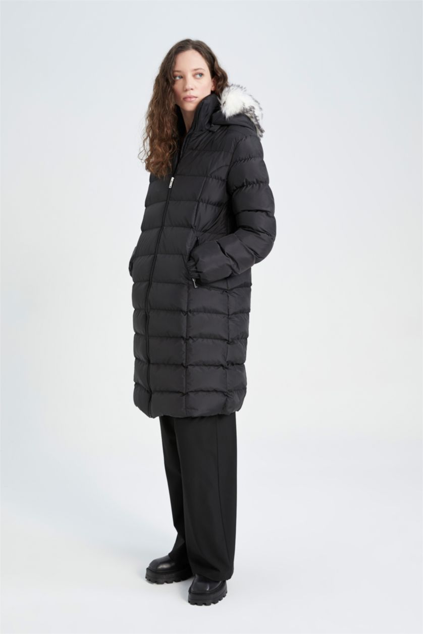 Kadın Siyah Su İtici Regular Kalıp Isı Yalıtımlı Suni Kürk Detaylı Kapüşonlu Kapitoneli Şişme Mont Parka