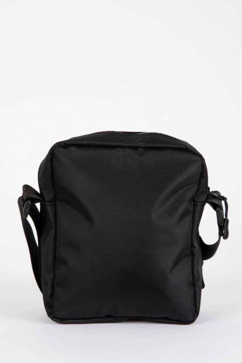 MAN Black Men Defacto Fit NBA Chicago Bulls Licensed Water Repellent Fabric Medium Crossbody Bag