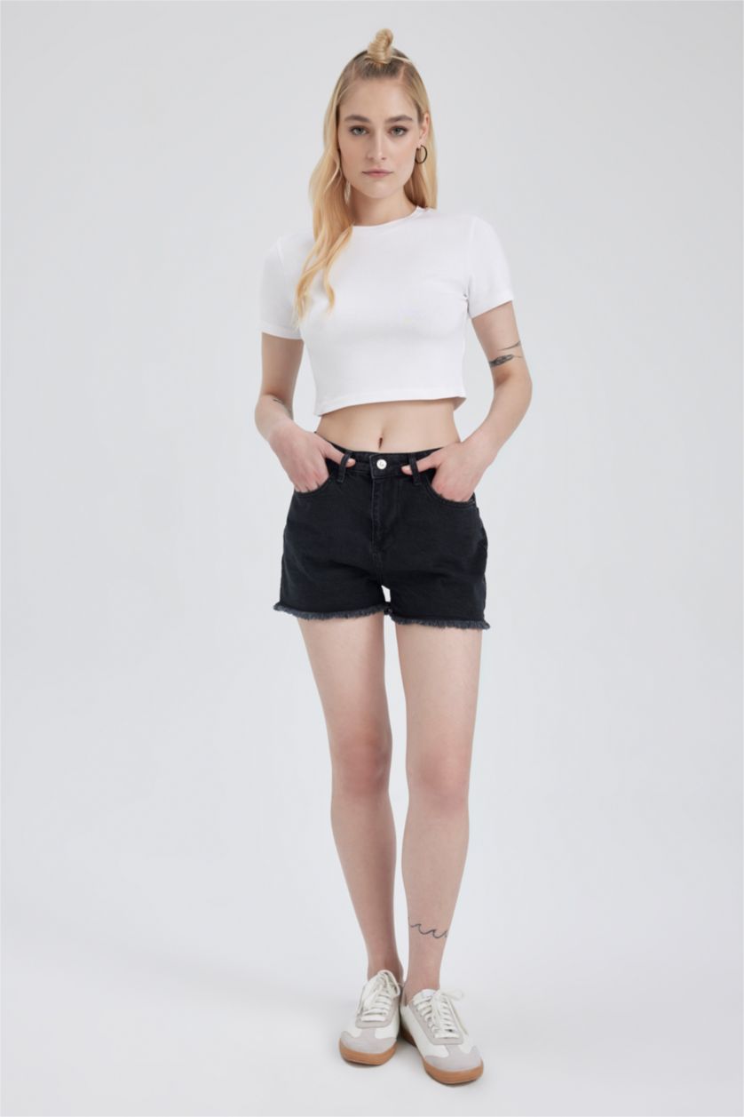 WOMAN Black Normal Waist Cut-Tip Jean Shorts
