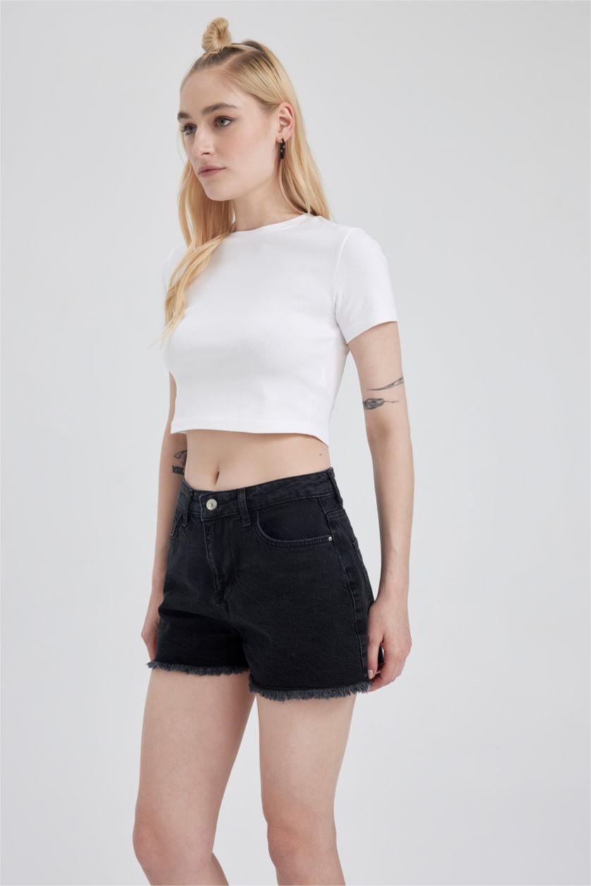 WOMAN Black Normal Waist Cut-Tip Jean Shorts