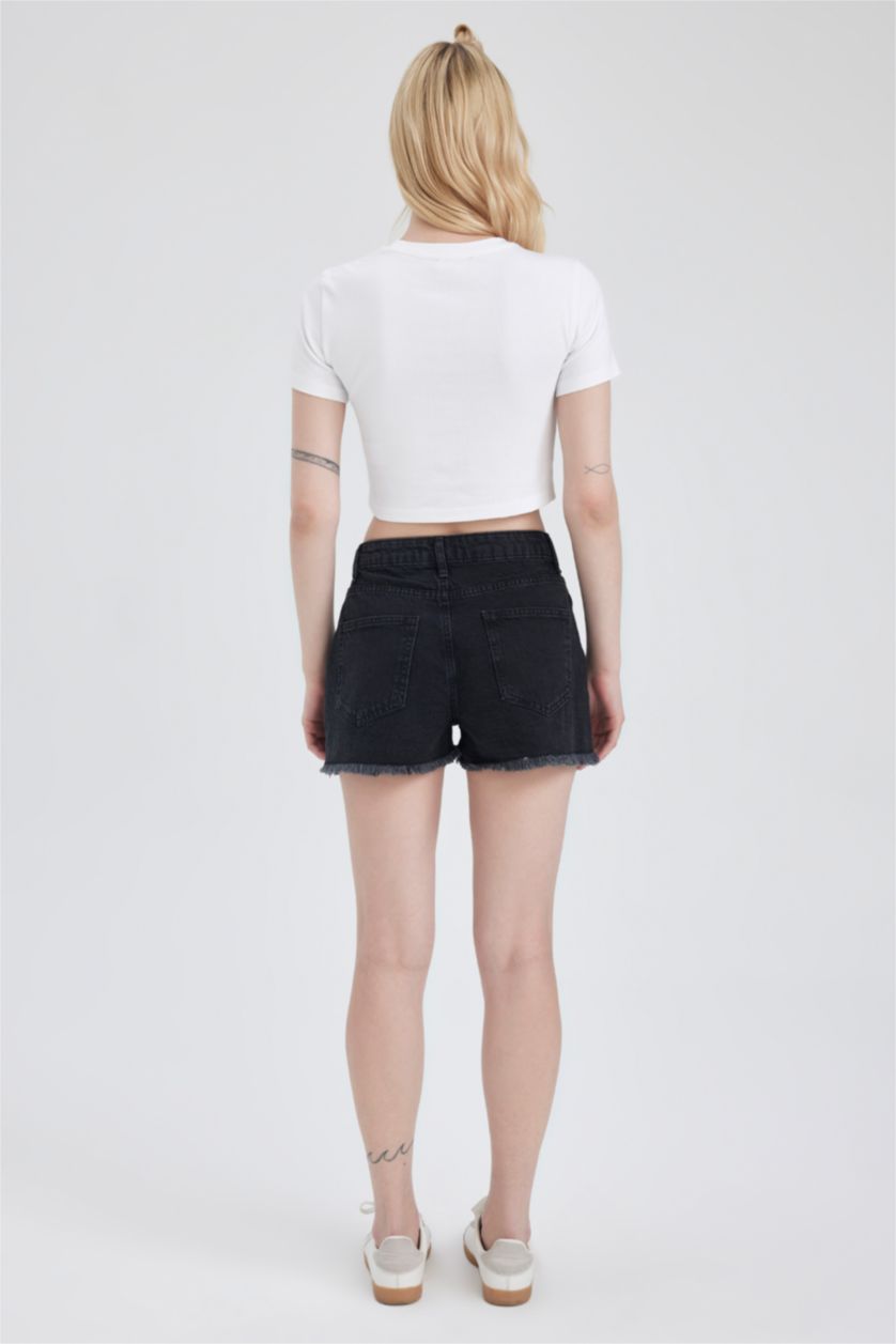 WOMAN Black Normal Waist Cut-Tip Jean Shorts