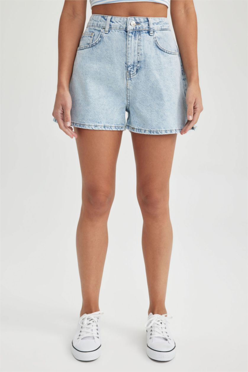Kadın Açık Mavi Mom Fıt Jean Şort
