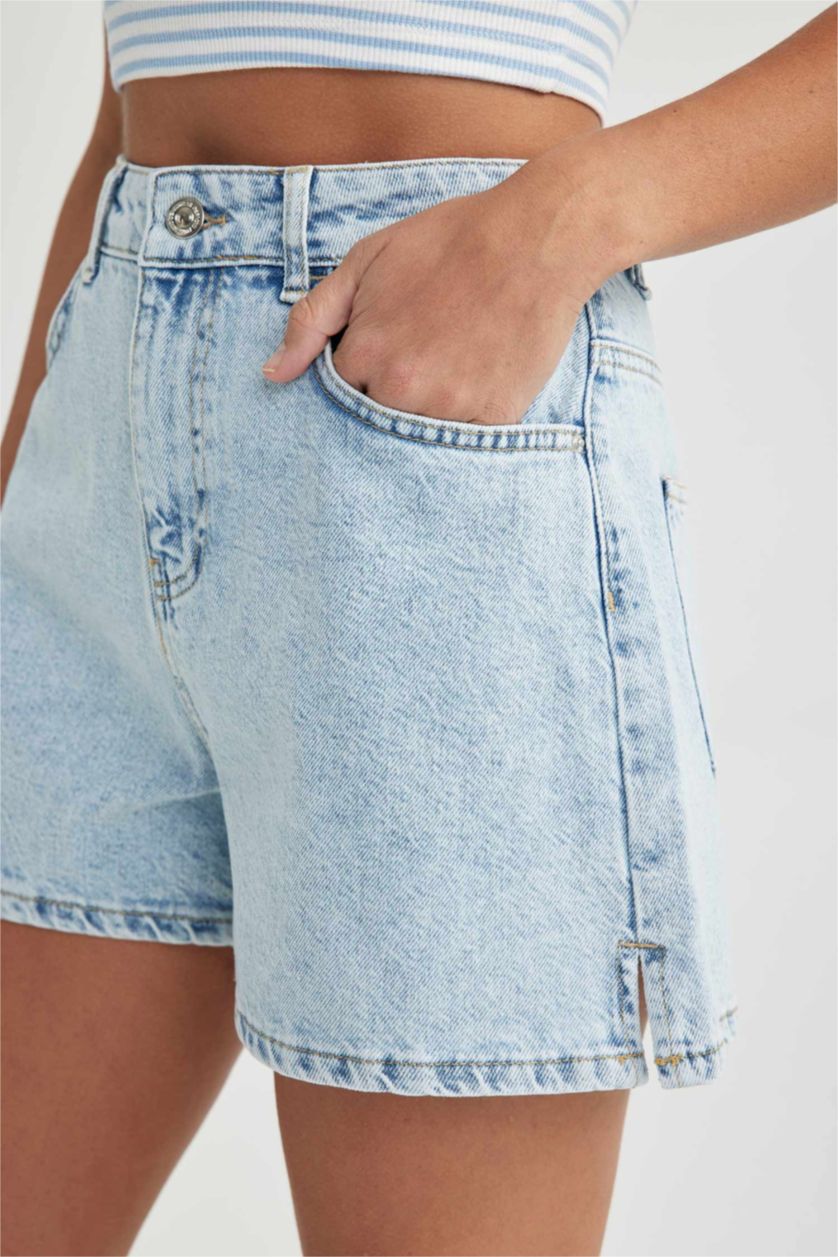 Kadın Açık Mavi Mom Fıt Jean Şort