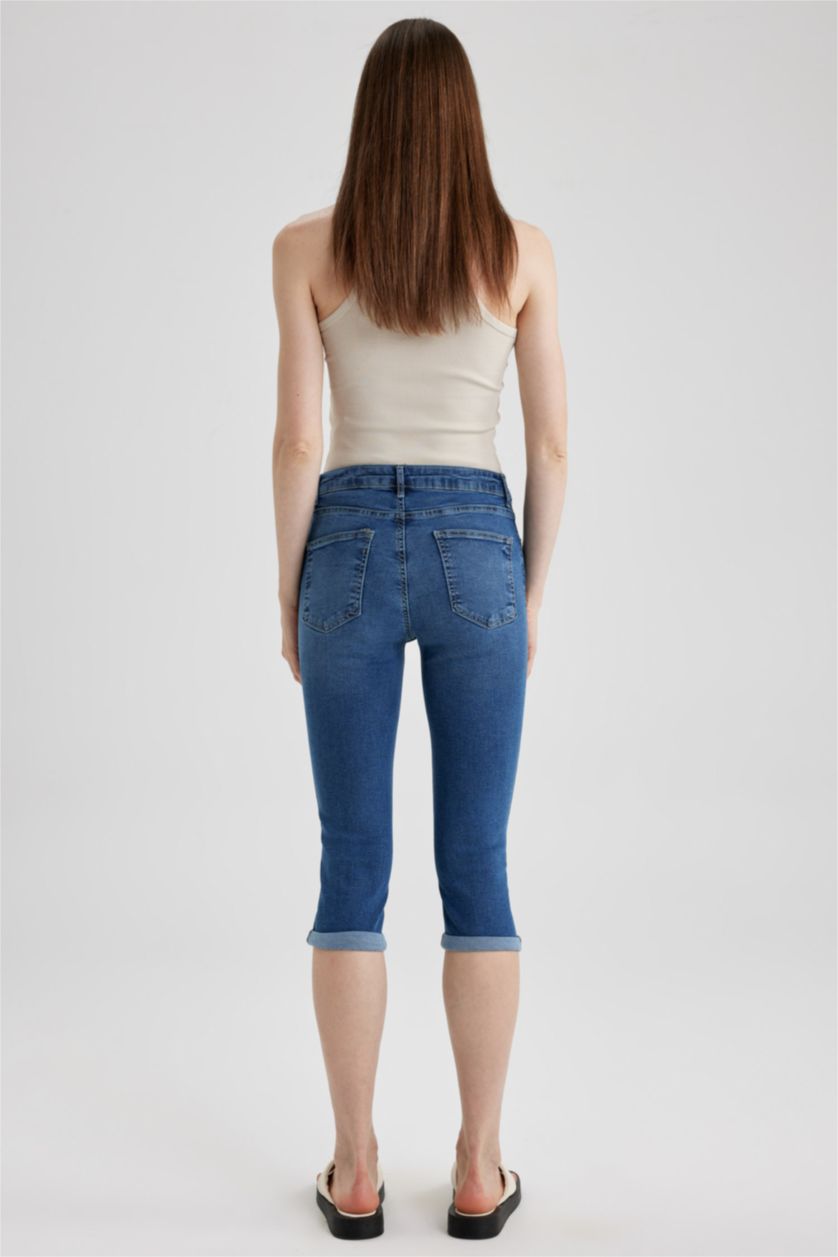 WOMAN Blue Normal Waist Jean Capri